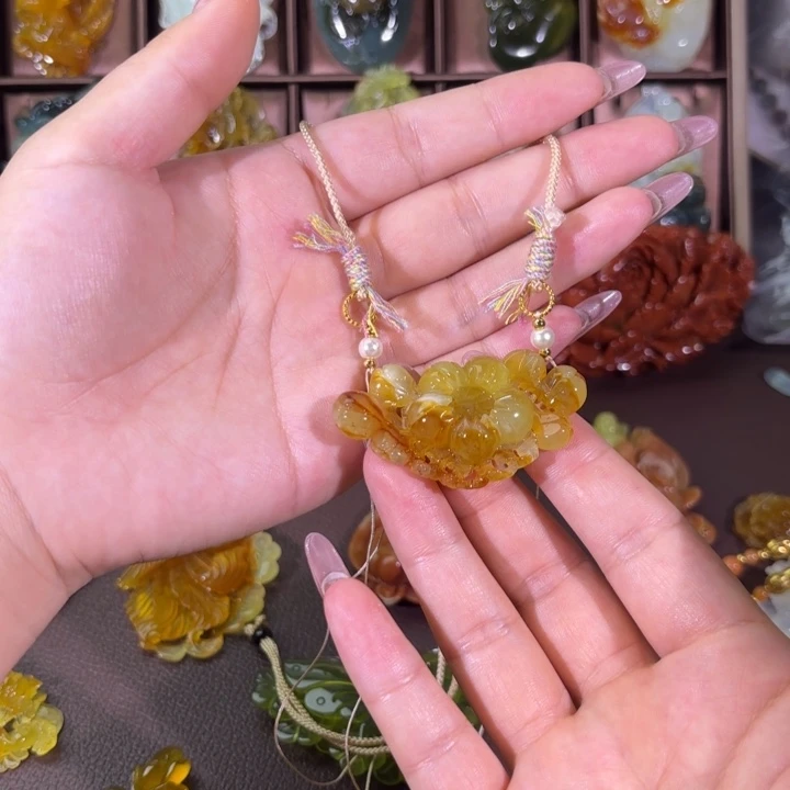 未镶嵌蛇纹石玉颈饰