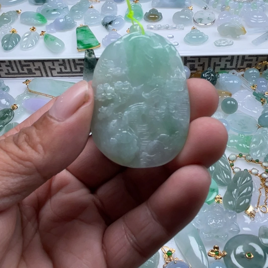 翡翠未镶嵌颈饰翡翠冰绿山水牌