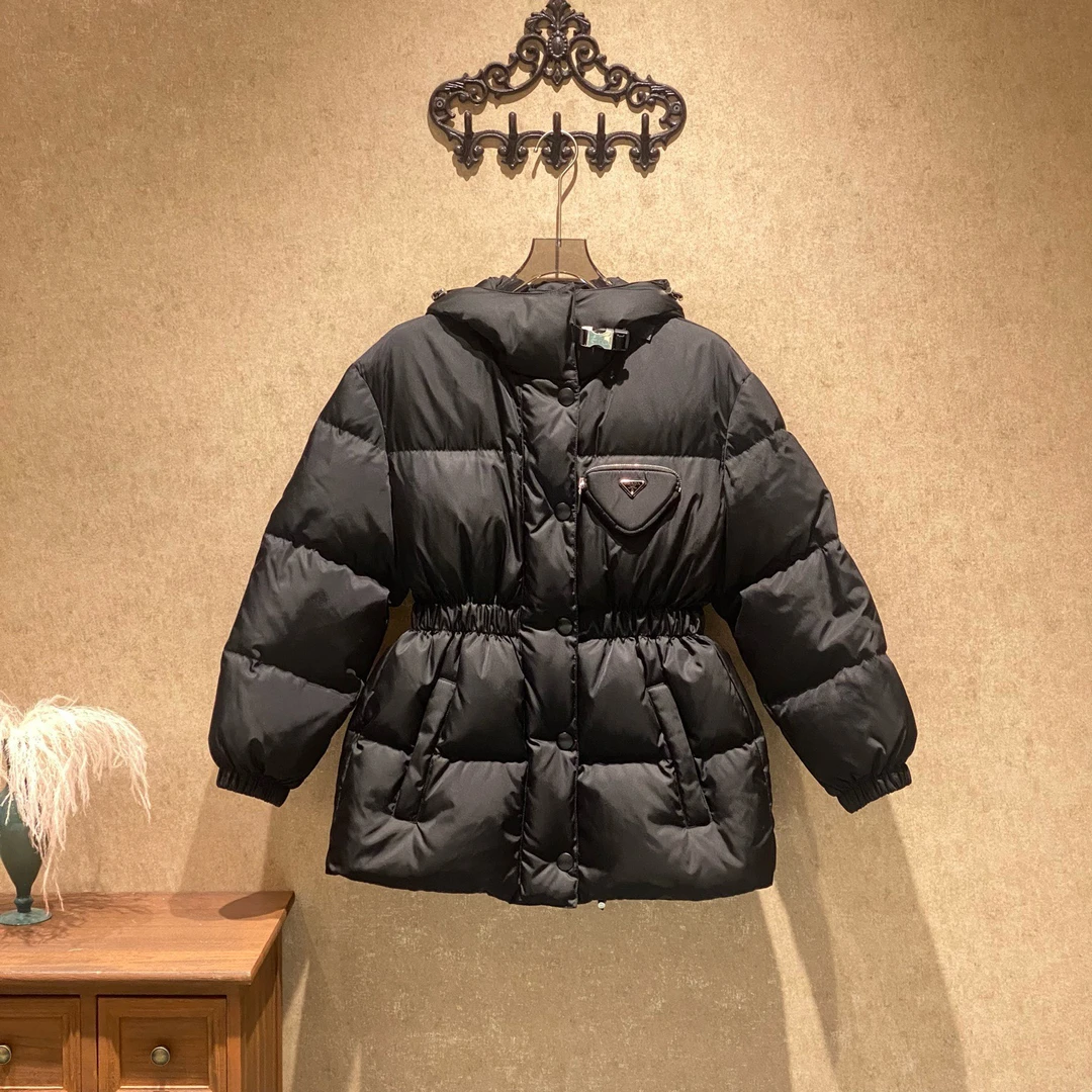 未使用 Prada/普拉达 爆款经典版型蚂蚁腰羽绒服/40码 大码/39045