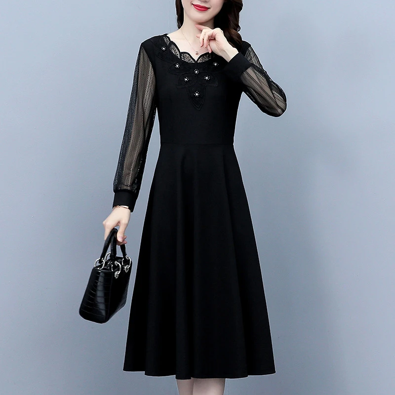 大码女装胖mm黑色镂空蕾丝长袖修身显瘦春秋新款连衣裙阔太太洋气