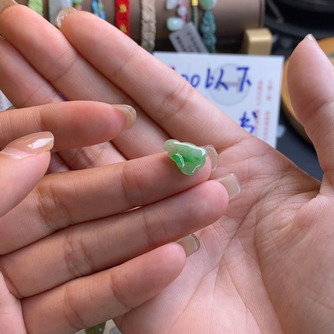 香***香翡翠未镶嵌颈饰17857