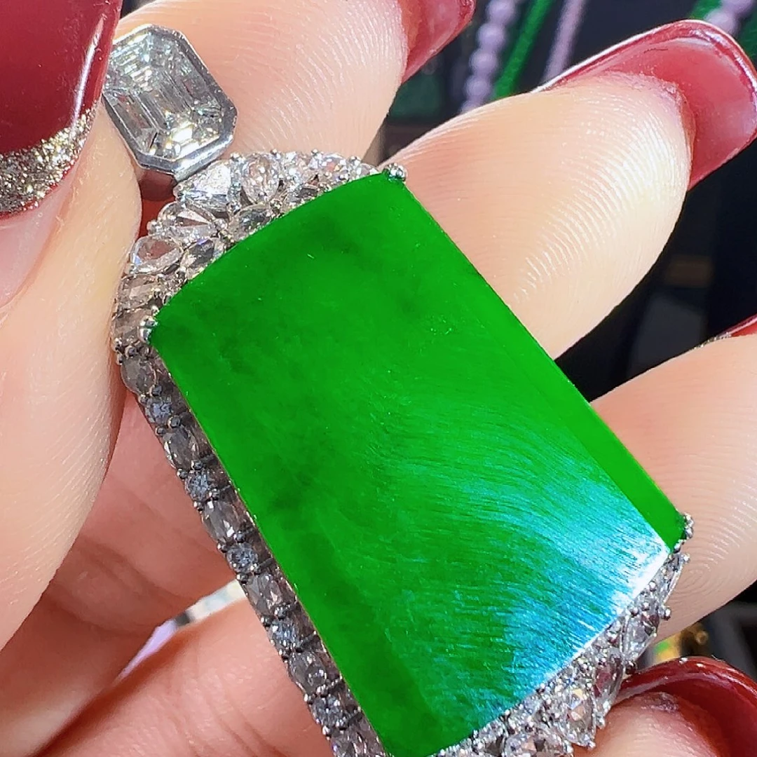 翡翠18K金镶嵌颈饰签收后24小时鉴赏期