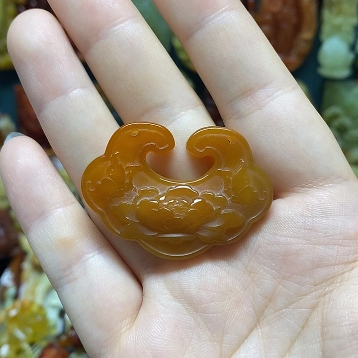 未镶嵌岫玉吊坠(赠链)
