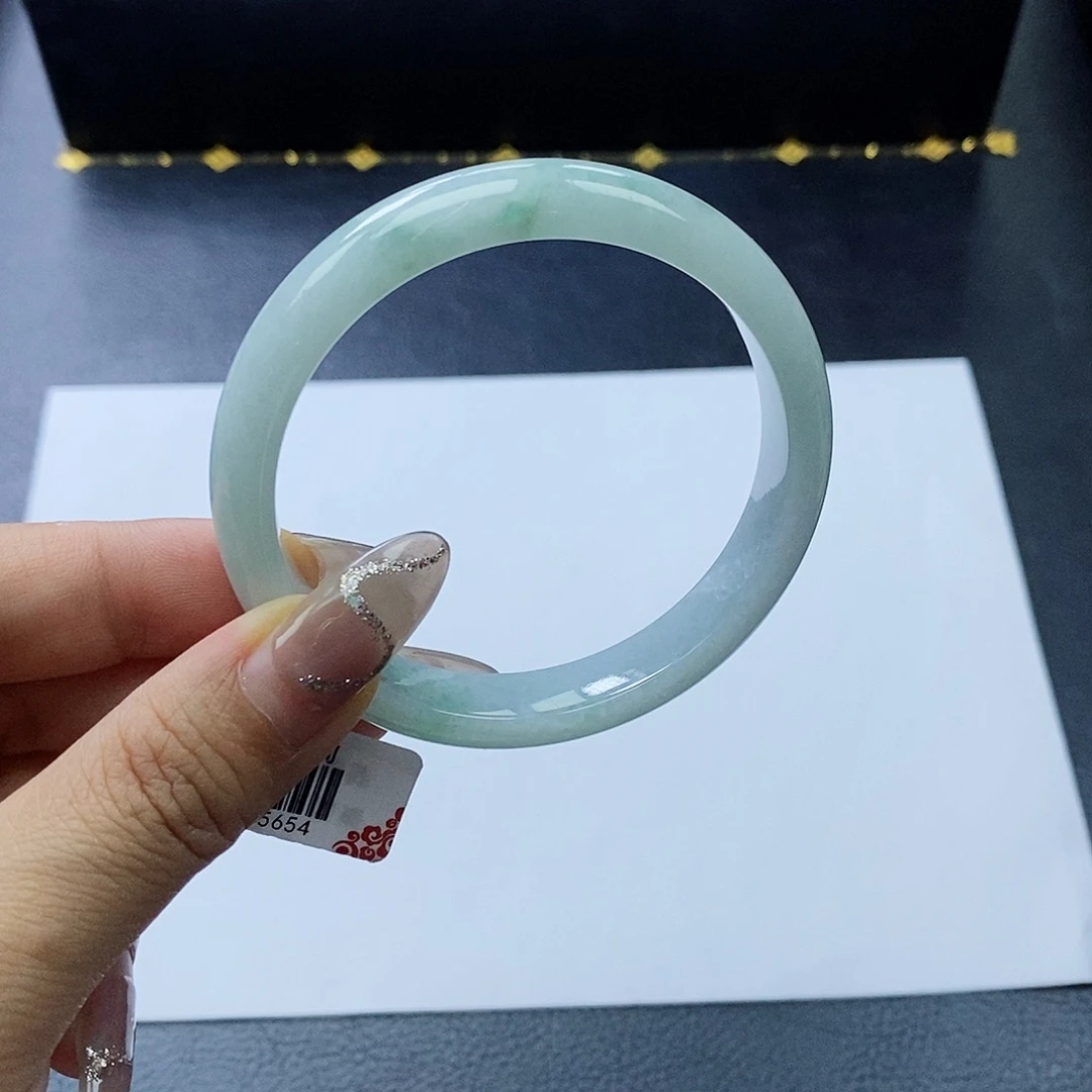 翡翠手镯未镶嵌55.6圈口