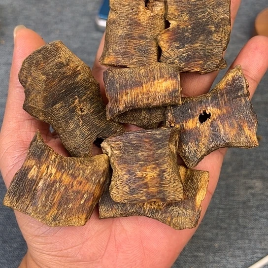 手把件沉香汝湖原材料多样性发货50克