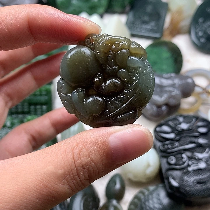 颈饰未镶嵌和田玉