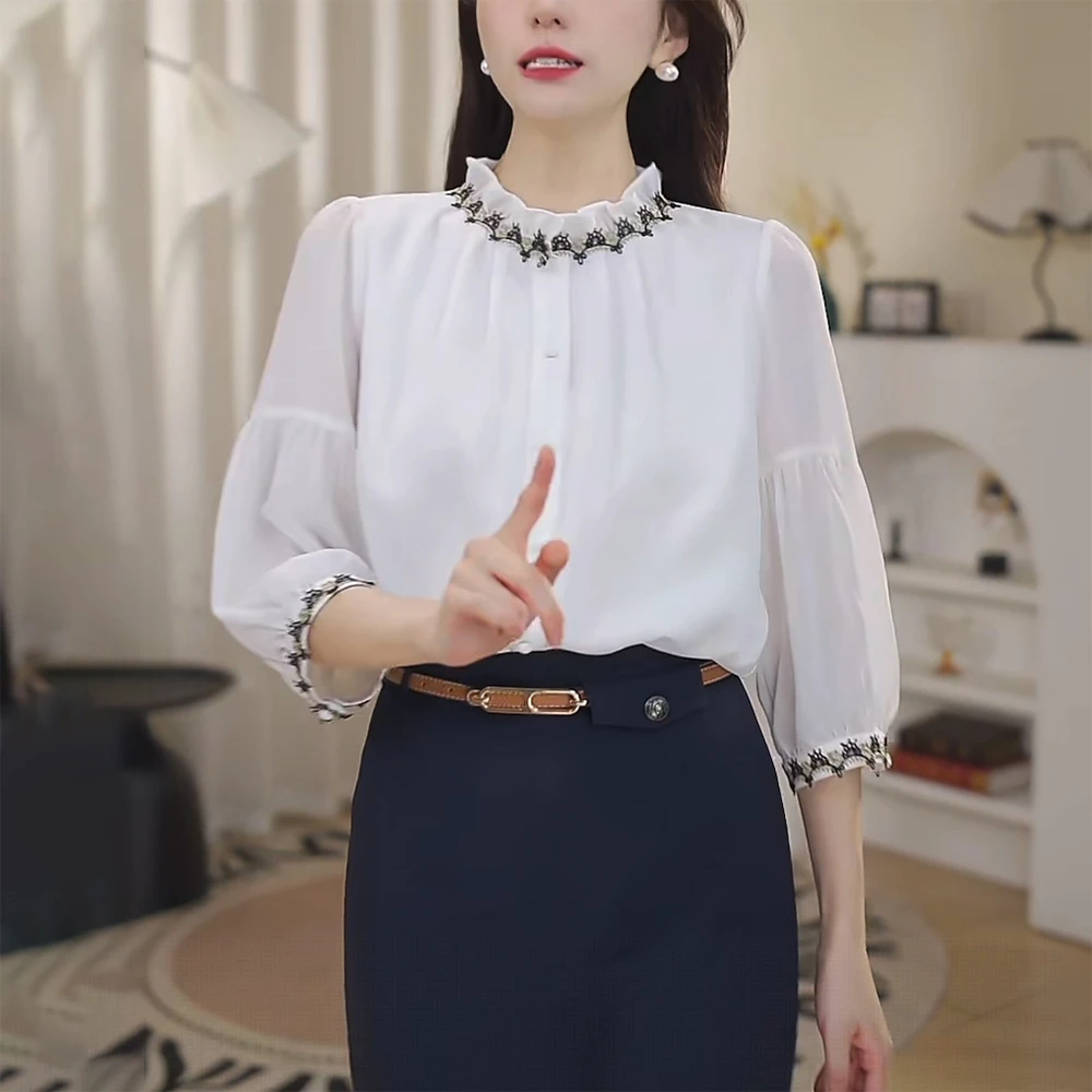 时尚白色衬衫女士夏季2025新款宽松显瘦设计感木耳边七分袖上衣