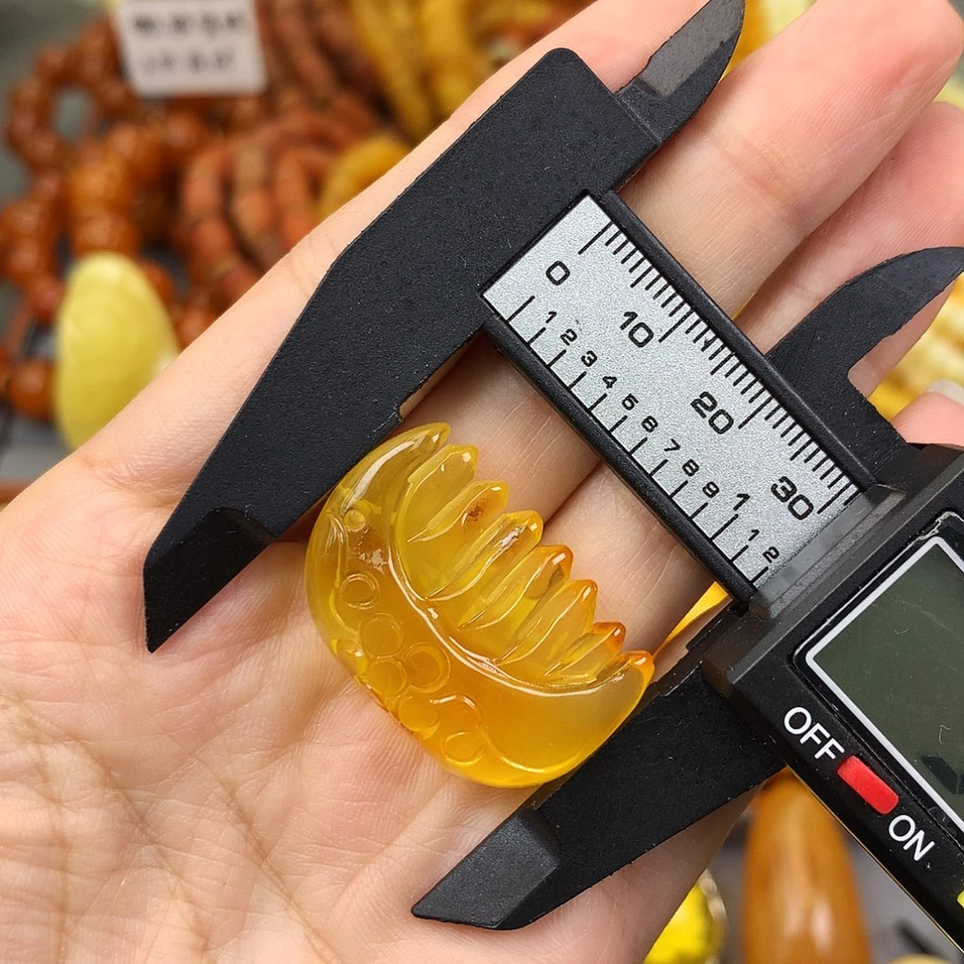 未镶嵌琥珀珠宝奇石