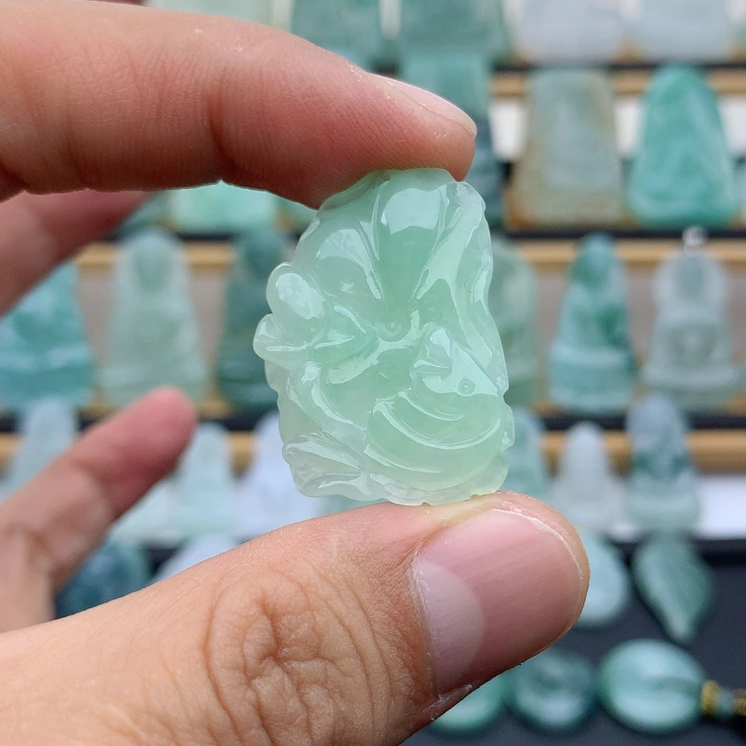 翡翠未镶嵌颈饰荷叶鱼