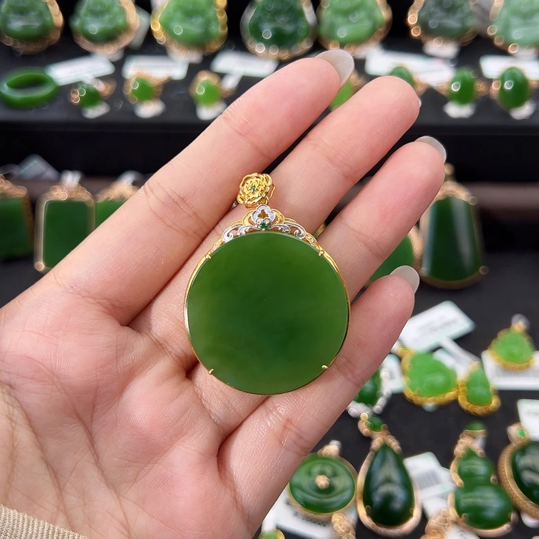 和田玉（碧玉）18K金镶嵌吊坠(不含链)果绿圆牌30mm