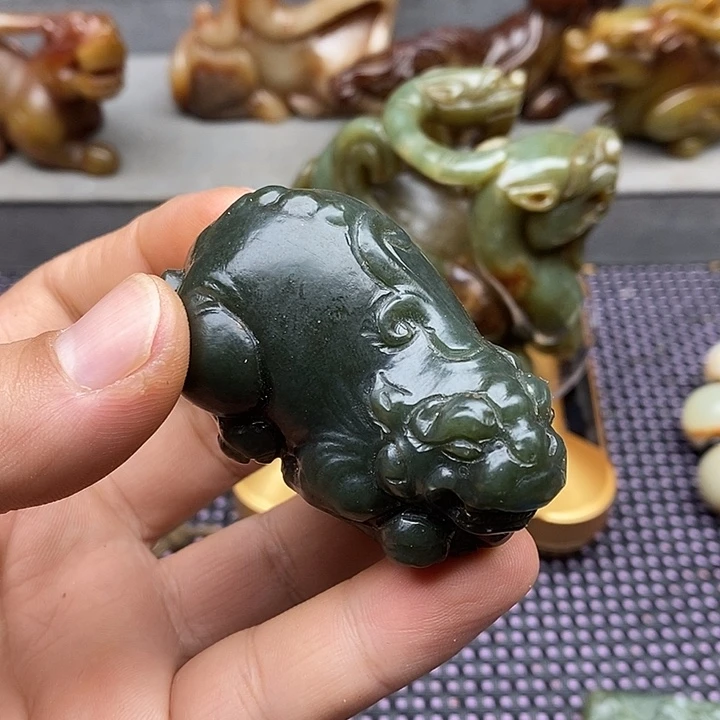 未镶嵌蛇纹石玉颈饰