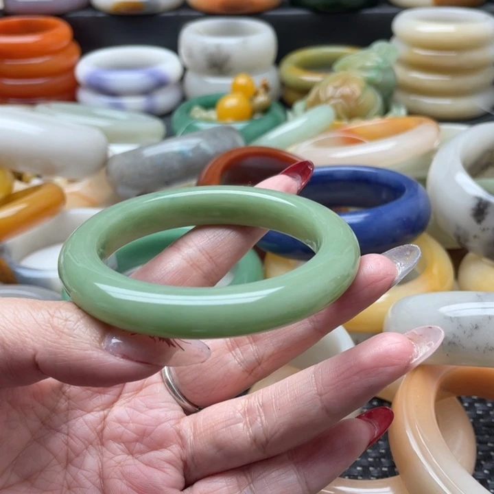 石英质玉手镯未镶嵌黄*了