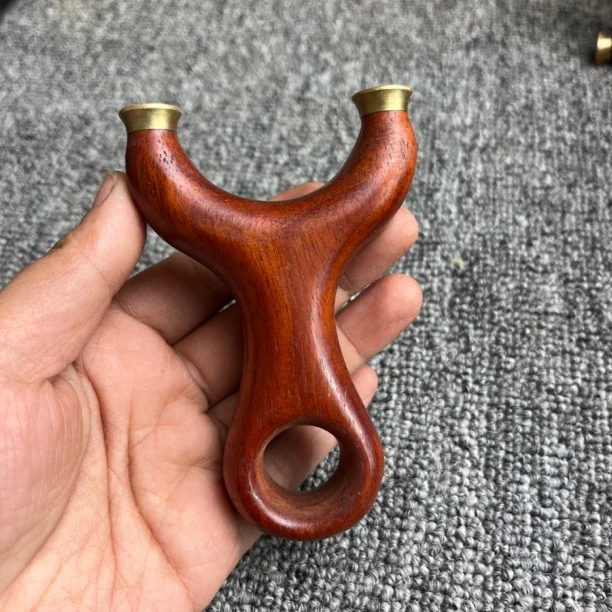 红花梨微瑕块压大眼练手实木弹弓