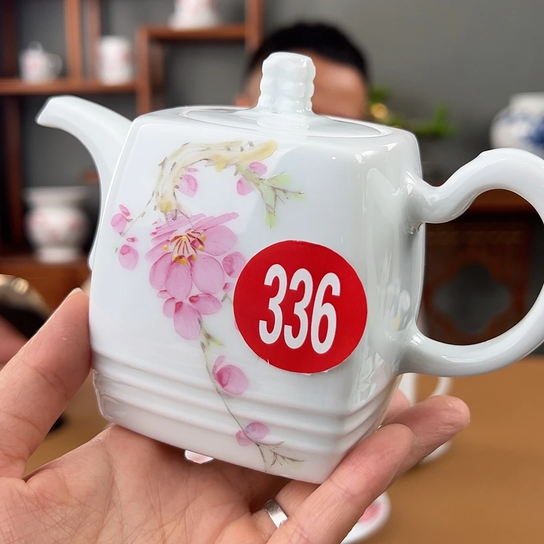 宇***令水点桃花方壶，微瑕