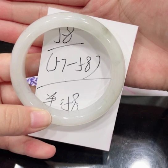 石英质玉（天山翠）未镶嵌手镯