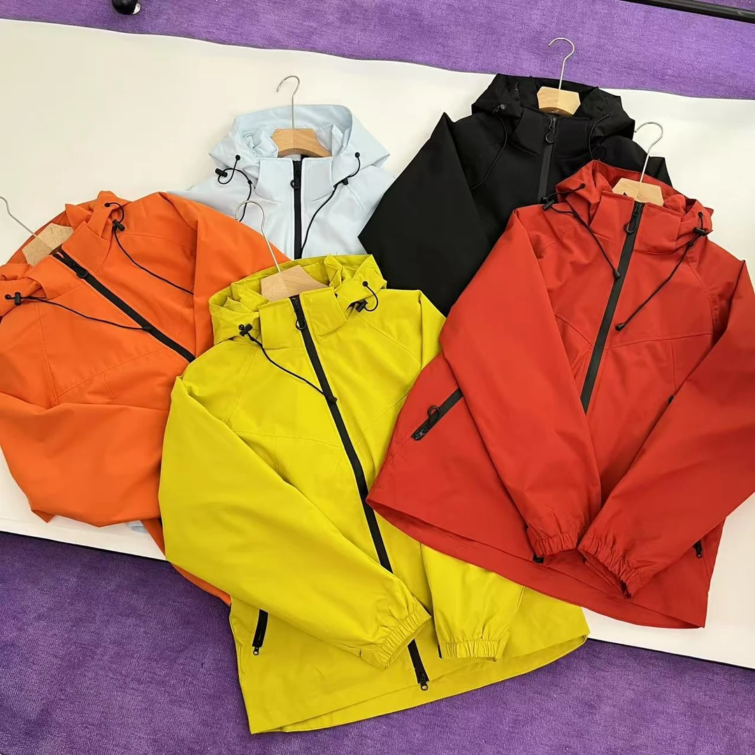 秋季新款户外防水防风连帽冲锋衣休闲版型男女通用运动软壳