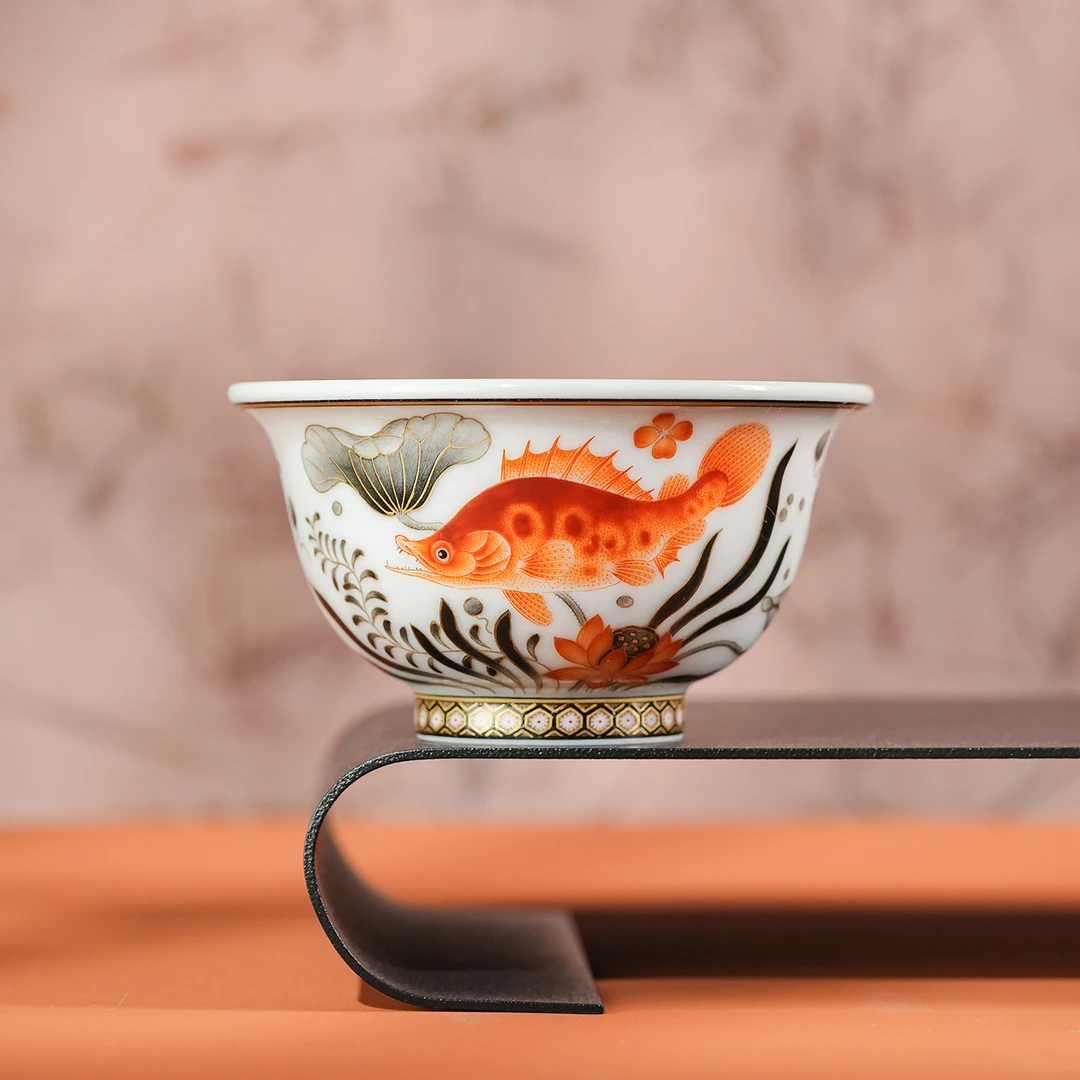 论艺堂精工矾红粉彩鱼藻纹压手杯主人杯景德镇纯手工手绘中式茶具