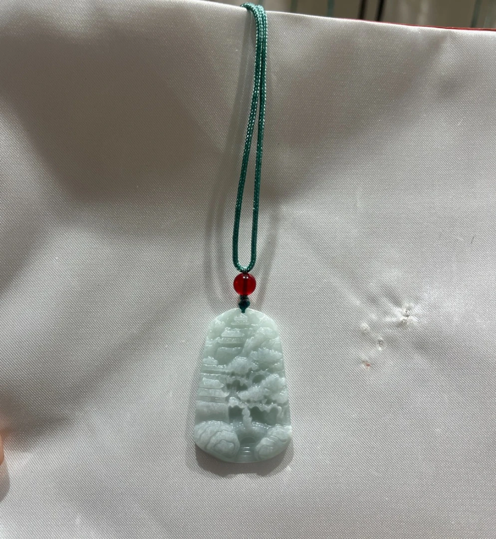天然翡翠A货精美山水牌吊坠