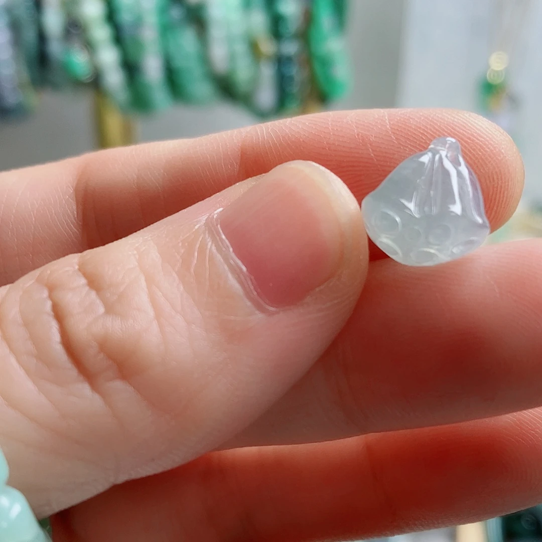 翡翠未镶嵌颈饰07