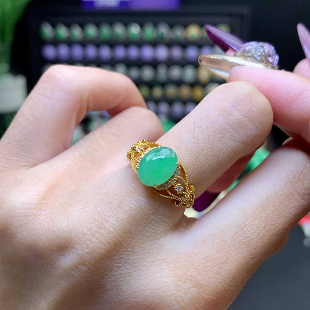 颈饰18K金镶嵌翡翠