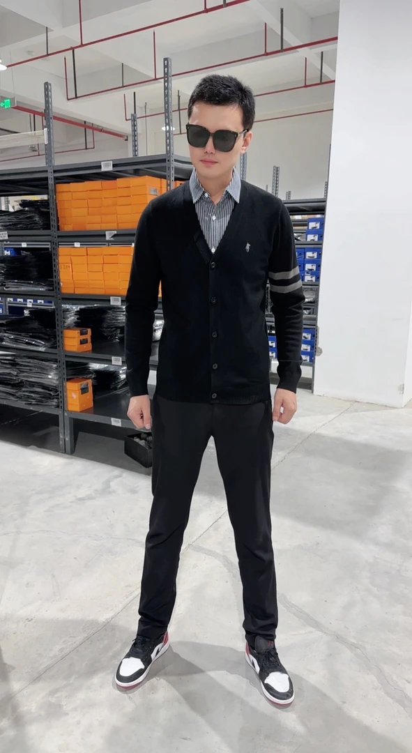 海春秋男士黑色假两件开衫