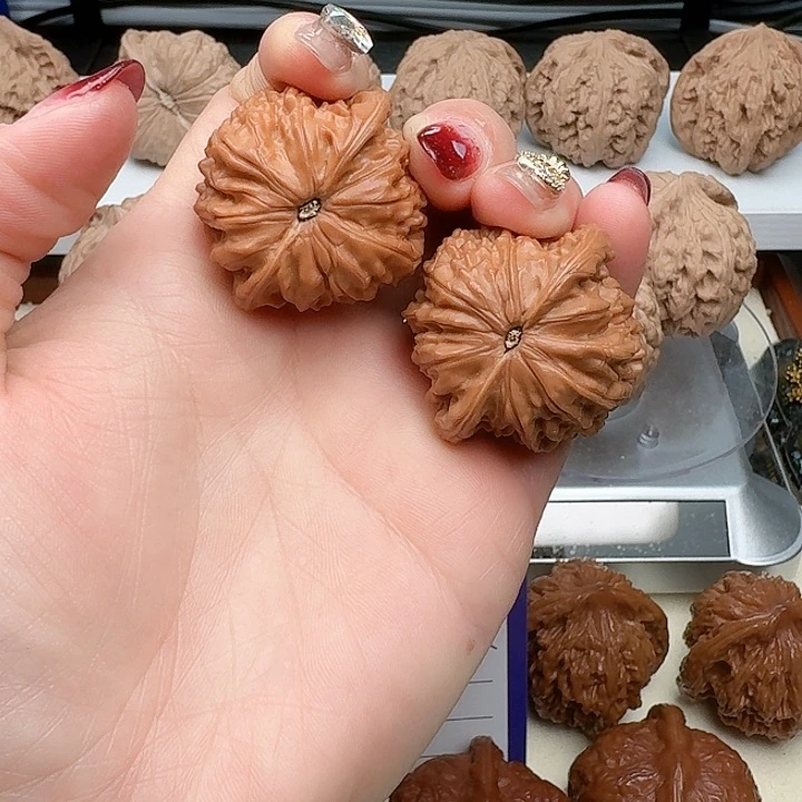 文玩核桃吊坠?38全品正磨（手工打底有色差）