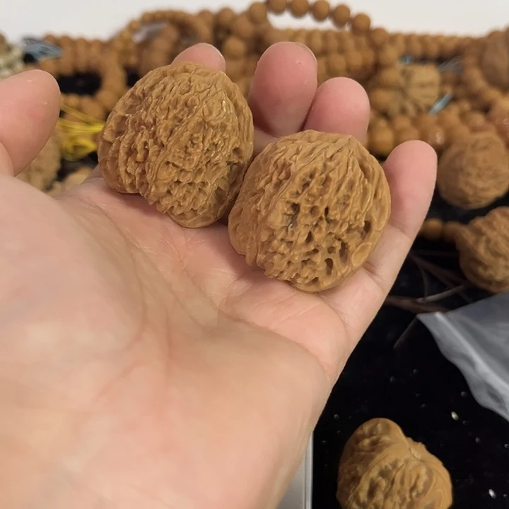 把件文玩核桃38左右微微瑕南疆，编号031