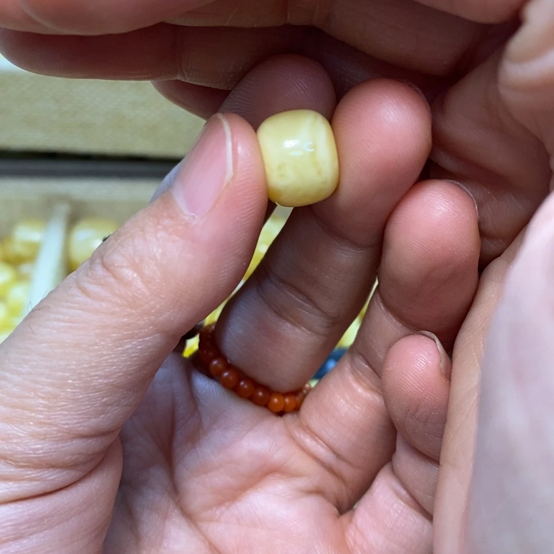 开***好琥珀未镶嵌裸石原矿蜜蜡配珠