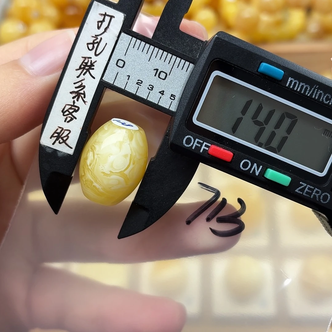 坛***生琥珀未镶嵌裸石蜜蜡