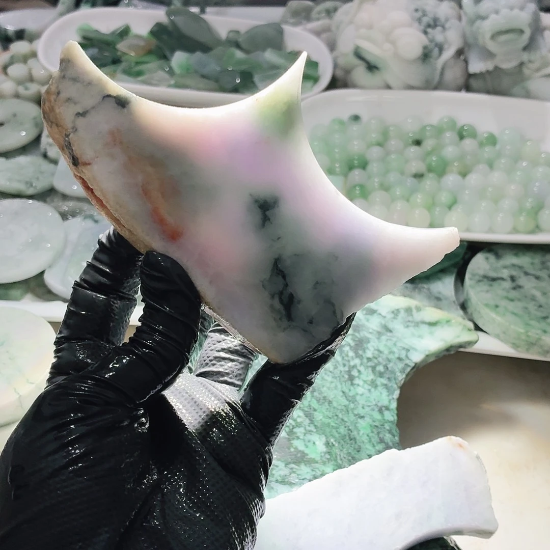 翡翠未镶嵌颈饰边角料