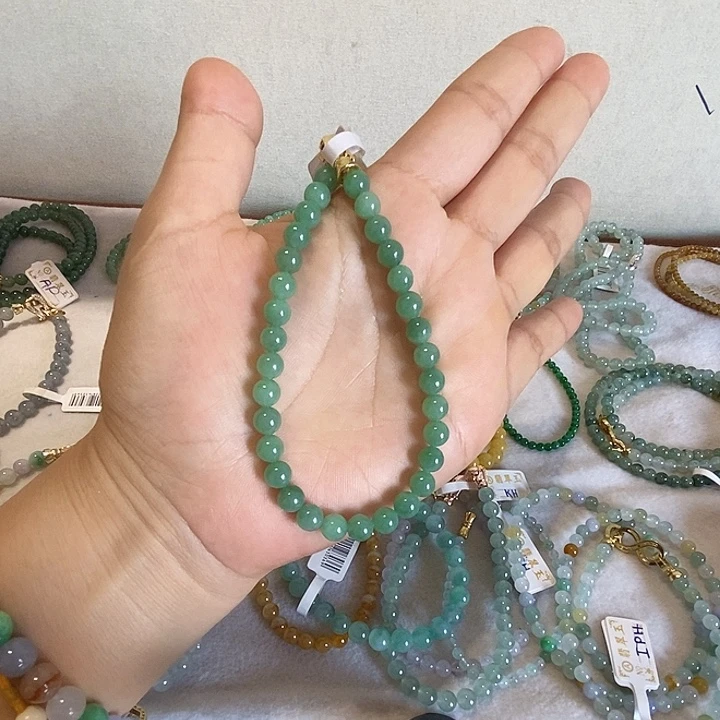 廖***姐未镶嵌定制翡翠卡6.4