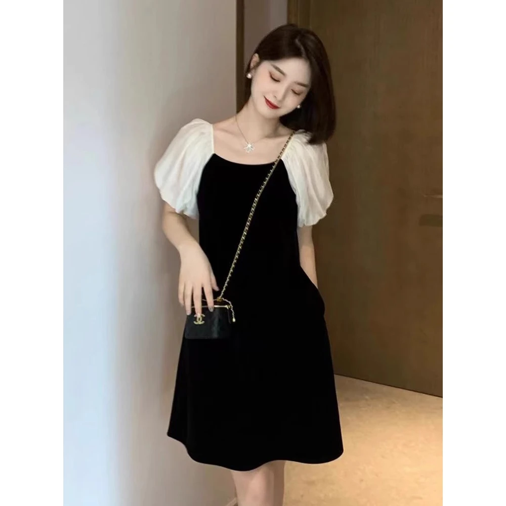 漂亮气质方领a字连衣裙2025新款女宽松显瘦泡泡袖露背裙子女夏季