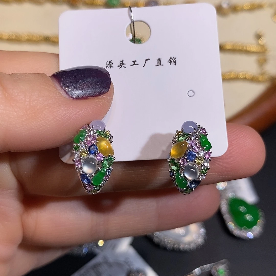 18K金镶嵌翡翠耳饰