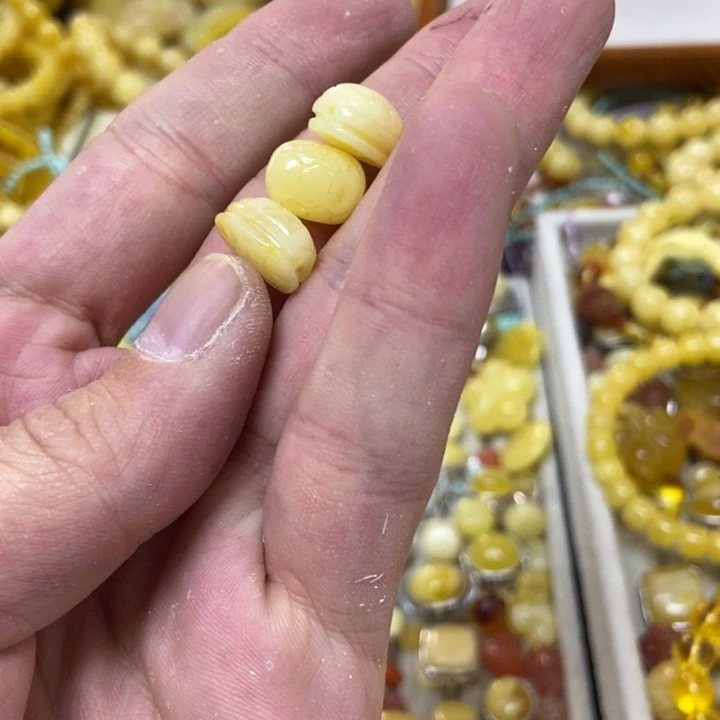 蜜蜡未镶嵌裸石多样性发货其一