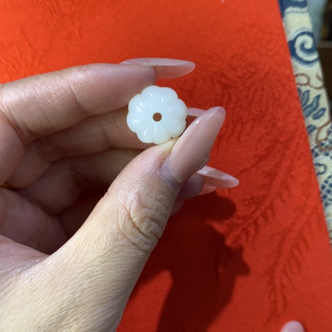 和田玉未镶嵌颈饰瓜棱珠