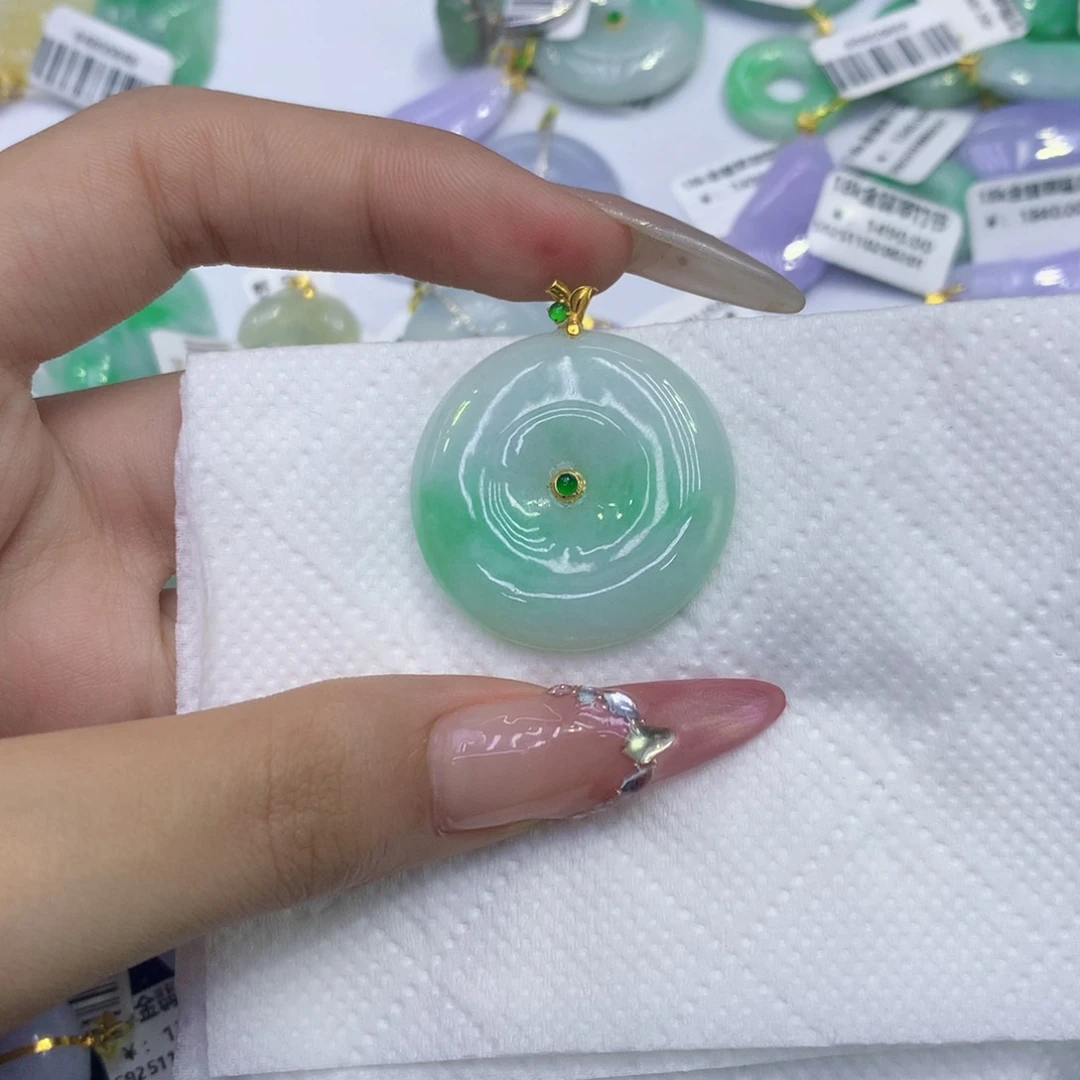 颈饰18K金镶嵌翡翠?*k1111111111