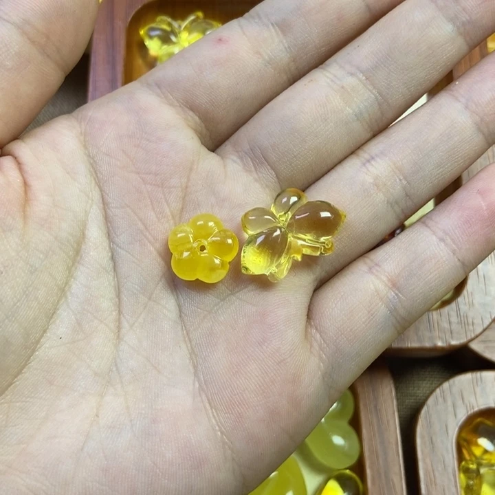 琥珀未镶嵌珠宝奇石蝴蝶结
