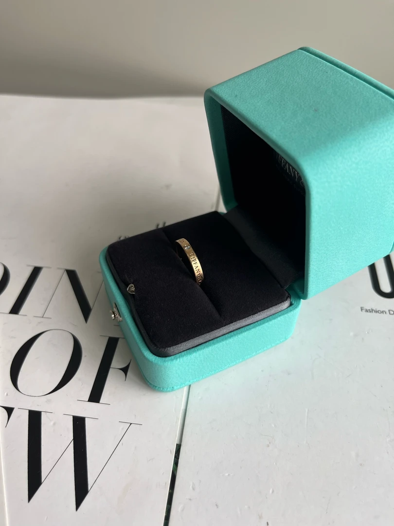 99新 Tiffany & Co./蒂芙尼 玫瑰金色三钻宽版戒指 48圈号