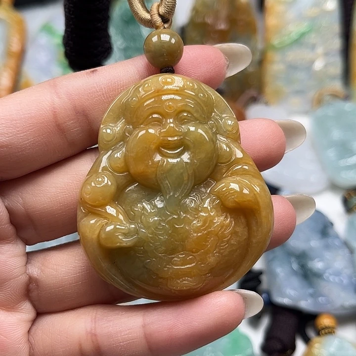 翡翠未镶嵌颈饰财神