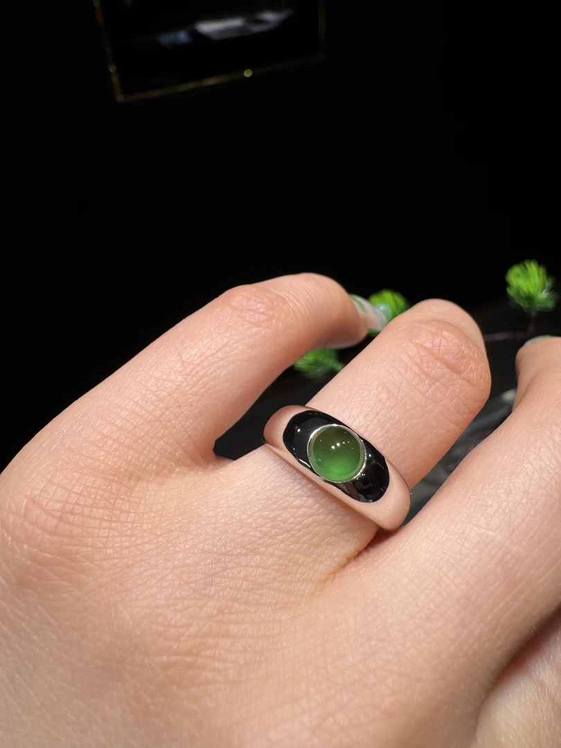 缅甸翡翠A货18K金镶嵌戒指