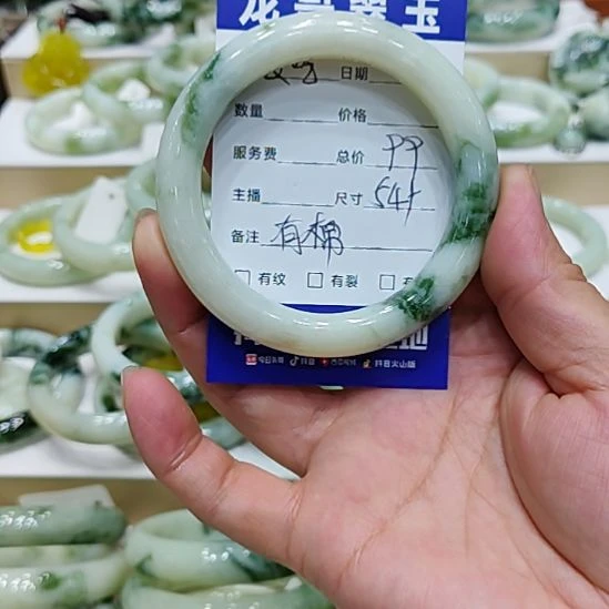 爱****透闪石-蛇纹石玉未镶嵌手镯