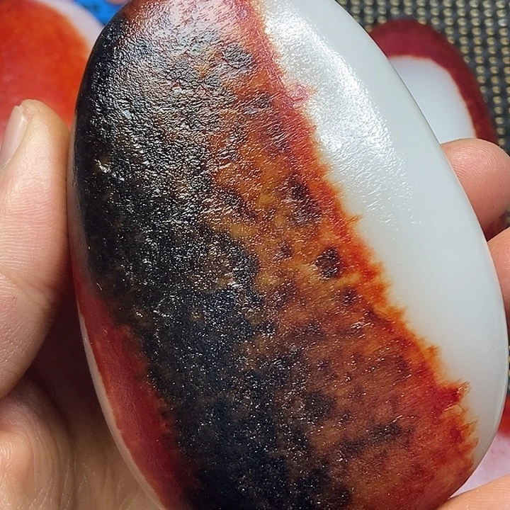 原石黑皮手把件的