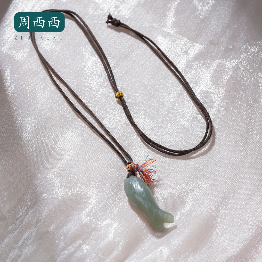 周西西精美和田玉小鱼项链长3.7宽1.2高0.8百搭多样性发货19687