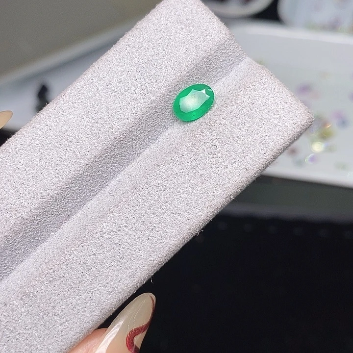 祖母绿裸石未镶嵌