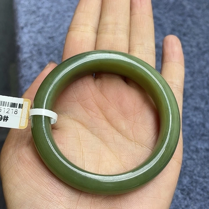 所***甜和田玉未镶嵌手镯