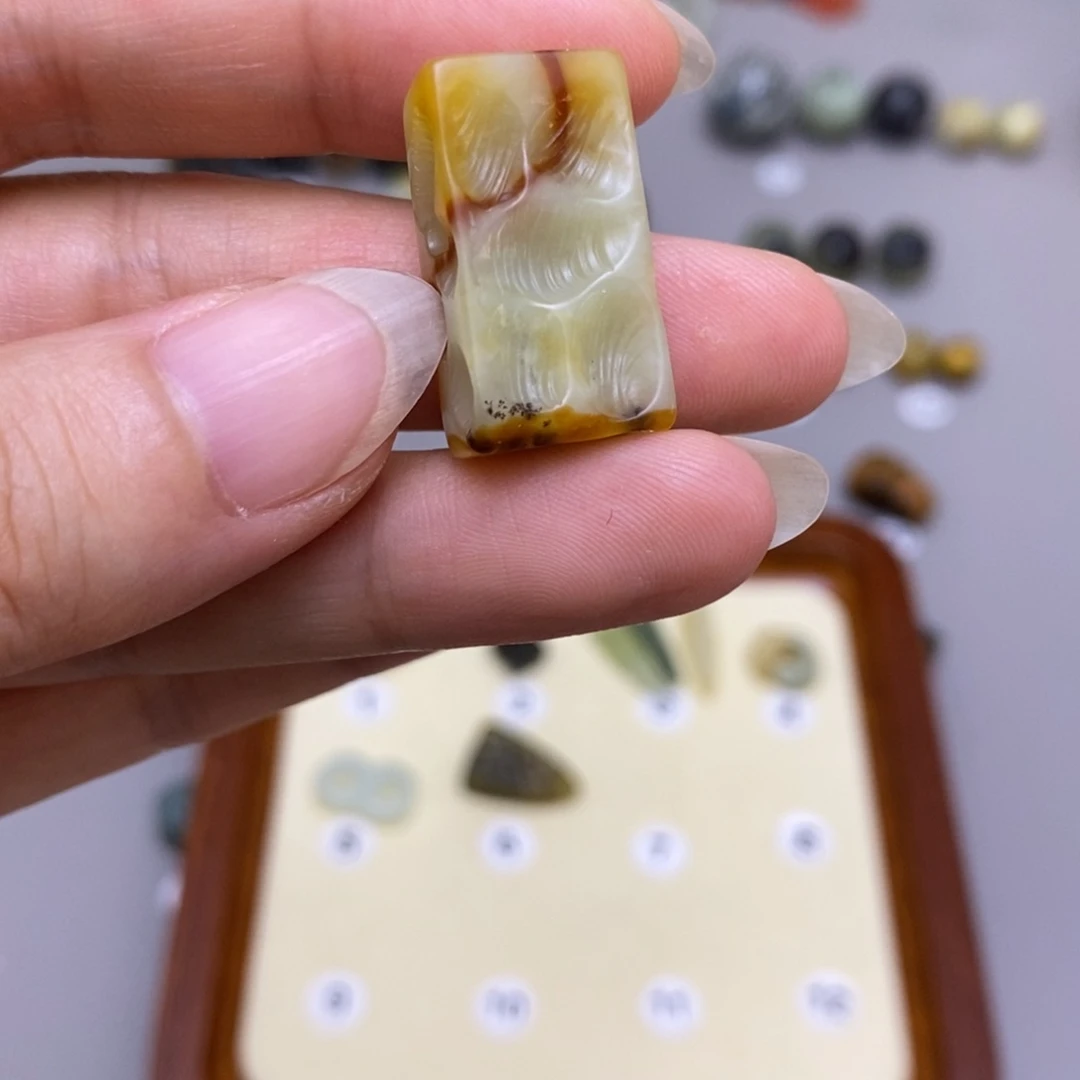 未镶嵌蛇纹石玉配饰艳****3