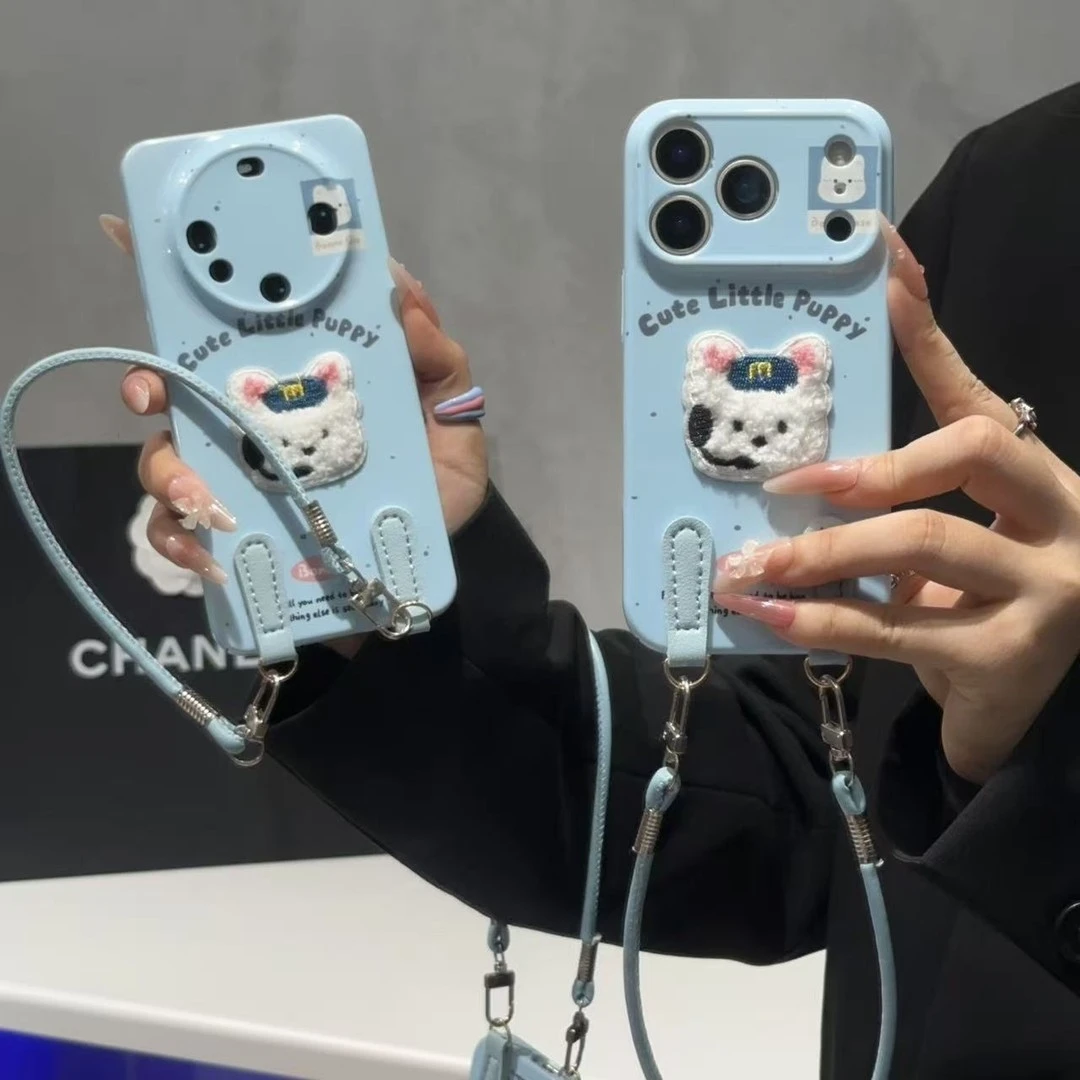 适用刺绣耳麦小狗挂绳苹果17/16promax菲林手机壳华为vivoppo小米