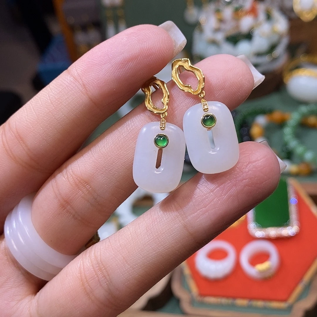 和田玉18K金镶嵌颈饰