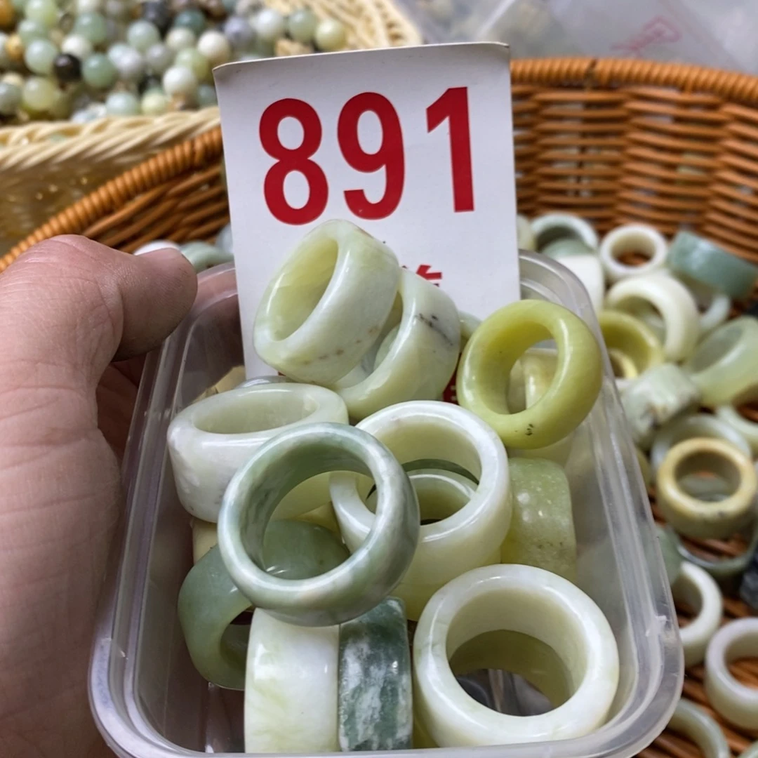 蛇纹石玉挂坠未镶嵌