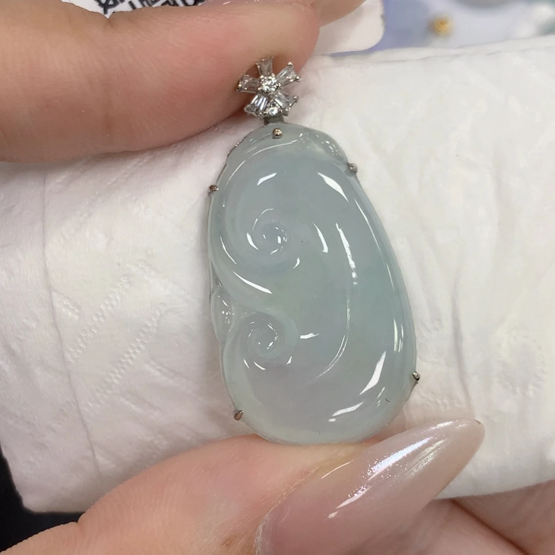 颈饰18K金镶嵌翡翠